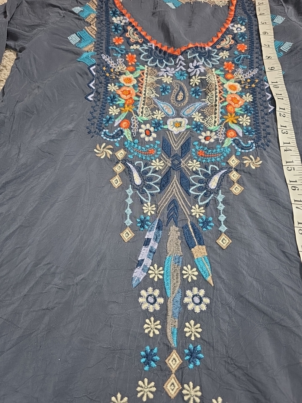 JOHNNY WAS Gray VNeck Embroidered Blouse 3/4 sleeve Size XSmall - Picture 11 of 11